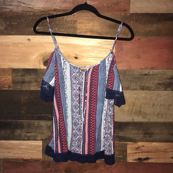 Almost Famous Tops - Cute cold shoulder multicolored top large